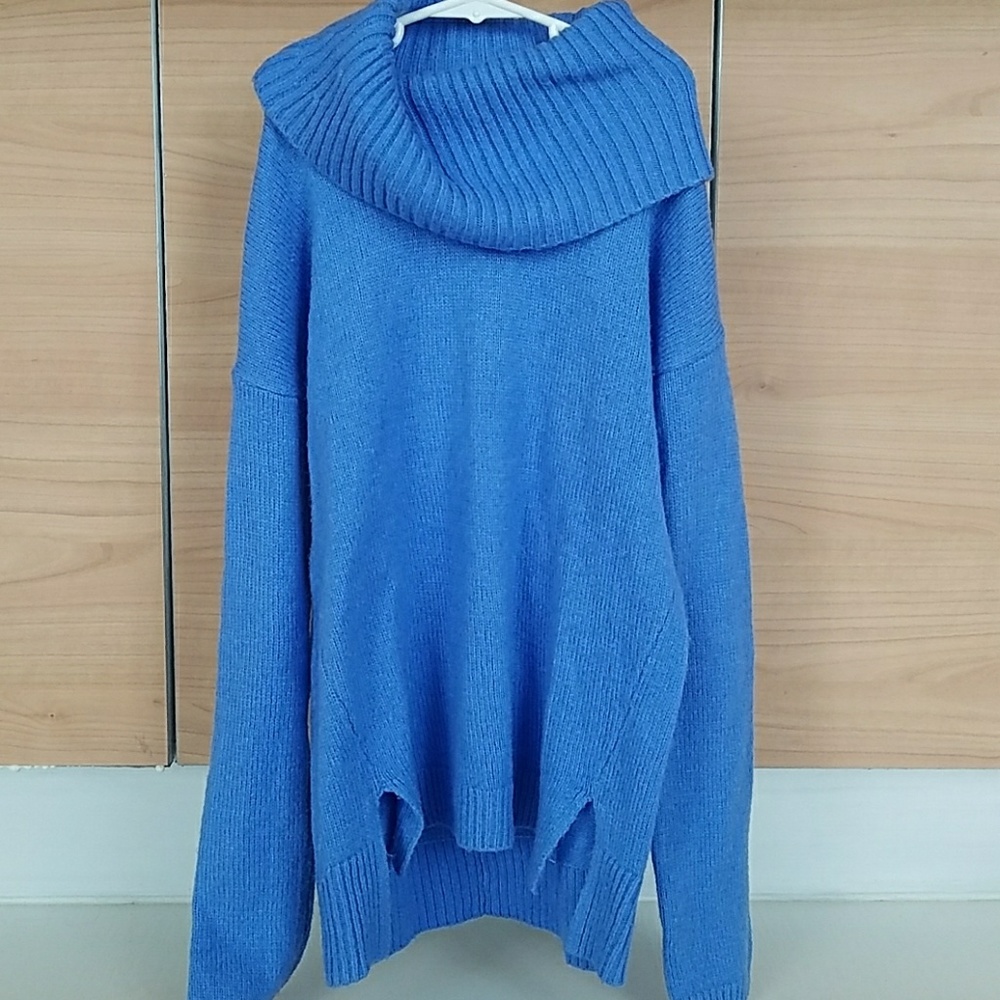 *LAST CHANCE* Cozy periwinkle Gap cowl neck sweater